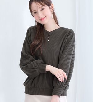 alotta（アロッタ）の「ふんわりリブニットソー金ボタントップス（カットソー）」｜チャコール