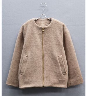 BELLUNA（ベルーナ）の「ボア素材ノーカラーデザインブルゾン（ショートコート）」｜ベージュ