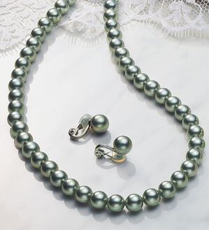 BELLUNA（ベルーナ）の「【２点セット】＜桂由美　監修＞着脱簡単シェルパール２点セット（ネックレス・ペンダント）」｜グレー