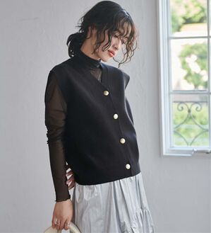 RANAN（ラナン）の「【ムースタッチ】洗える！ゴールド調ボタンニットベスト（ベスト）」｜ブラック
