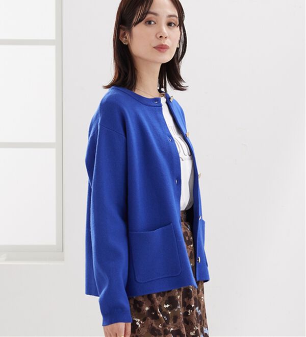 BELLUNA（ベルーナ）の「金ボタン使いニットカーディガン（ニットカーディガン）」｜詳細画像