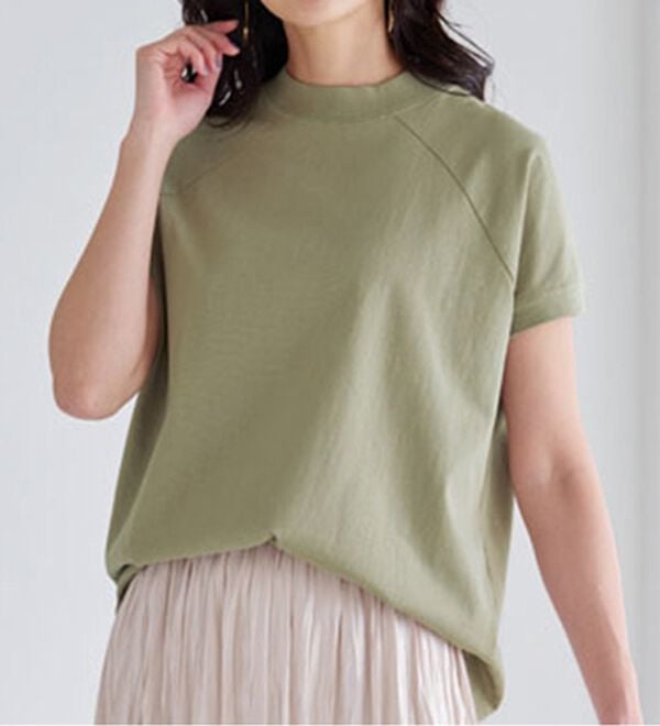 BELLUNA（ベルーナ）の「華奢見せ！しっかり素材コットン１００％Ｔシャツ（カットソー）」｜カーキ