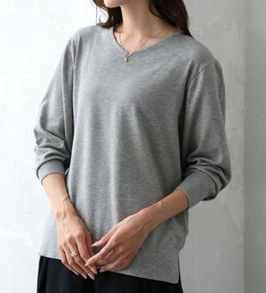 A HAPPY MARILYN（アハッピーマリリン）の「【Ｌ～８Ｌ】Ｒｉｎ フィット感軽減！Ｔシャツ感覚もっちりやわらかＶネックニット（ニット・セーター）」｜グレー