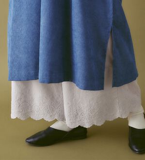 Viola e Viola（ヴィオラ エ ヴィオラ）の「【吸湿発熱&times;静電気防止】あったか綿裾レースペチパン（肌着・インナーウェア）」｜ライトグレー