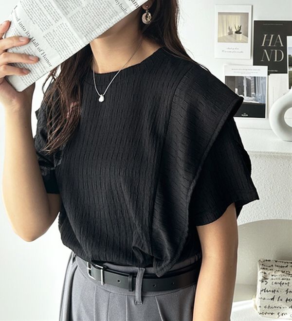 GeeRA（ジーラ）の「ラッフルショルダー表面感カットソー（カットソー）」｜詳細画像