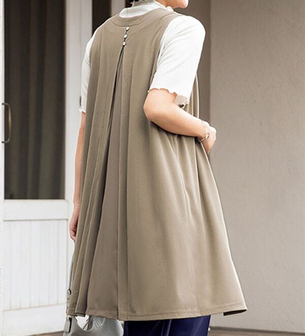 ルフラン（ルフラン）の「後ろ姿美人切替えロングジレ（ジレ）」｜ベージュ
