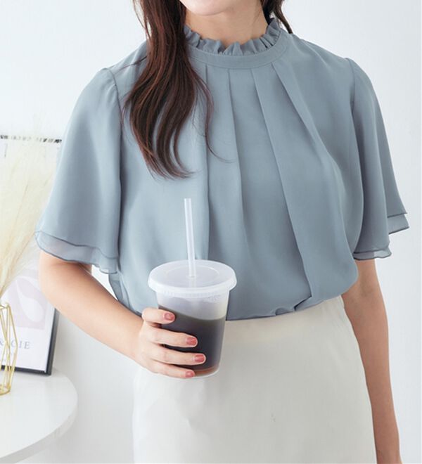 Viola e Viola（ヴィオラ エ ヴィオラ）の「フリル衿シフォンタックブラウス【半袖】（ブラウス）」｜詳細画像