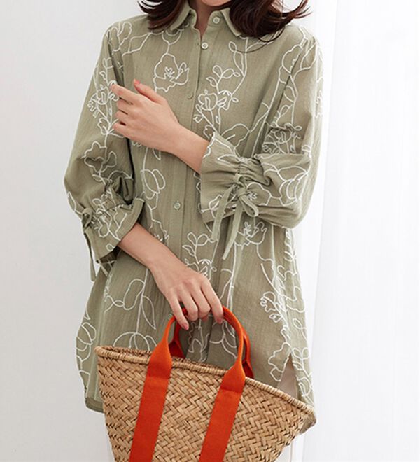 BELLUNA（ベルーナ）の「グラフィック風刺しゅう袖リボンチュニック（チュニック）」｜詳細画像