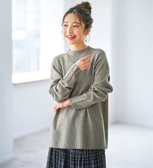 BELLUNA（ベルーナ）の「もちもち袖ボタンニットプルオーバー（ニット・セーター）」｜杢グレー