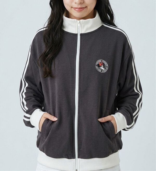 「＜Disney＞【ミッキー＆ミニー】フェイス刺しゅう裏毛トラックジャケットキャメル（ミッキー）（パーカー）」｜スミクロ（ミニー）