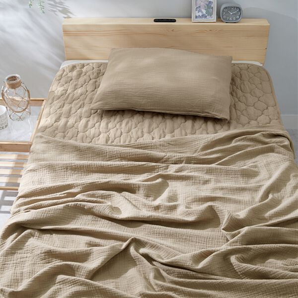 iellio（イエリオ）の「綿１００％水洗い二重ガーゼ寝具シリーズ＜ダブルガーゼ・ふんわりガーゼ敷パッド・枕カバー・ガーゼケット＞（敷パッド）」｜ベージュ