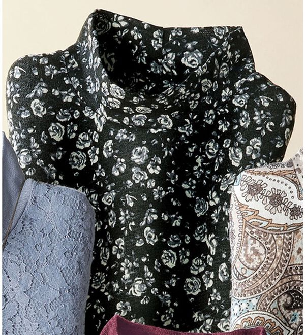 BELLUNA（ベルーナ）の「華やかプリントのふんわりプルオーバー（チュニック）」｜黒系小花柄