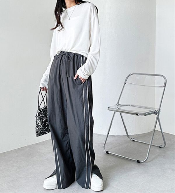 GeeRA（ジーラ）の「裾スリットサイドラインナイロン混パンツ（ワイドパンツ・ガウチョ）」｜詳細画像