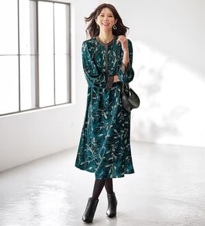 BELLUNA（ベルーナ）の「ビンテージ柄ピンタック使いワンピース（その他ワンピース）」｜グリーン系花柄