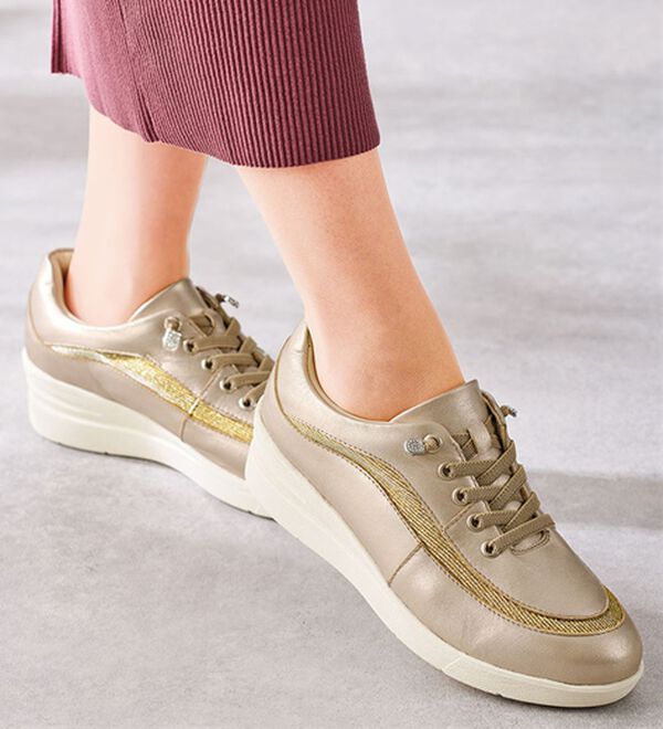 ルフラン（ルフラン）の「＜トゥビーコンティニュード＞ラメが煌めく４Ｅレザースニーカー（スニーカー）」｜詳細画像