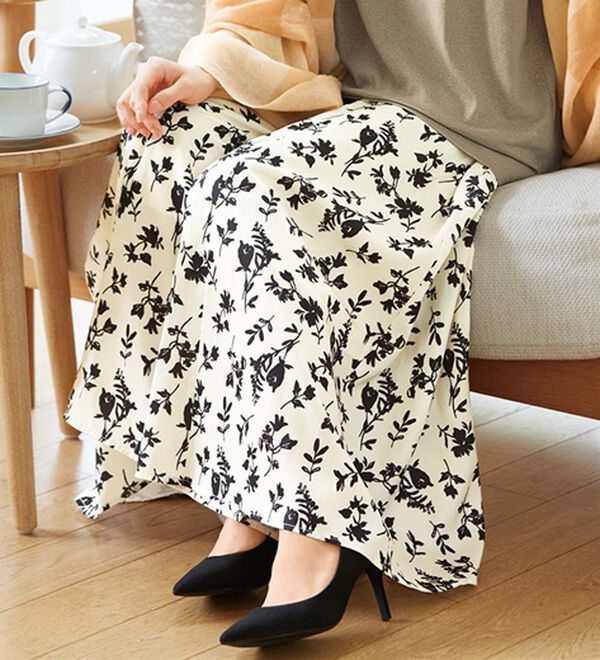 LAVIENNE（ラヴィエンヌ）の「すっきり上品見えスカーチョ（ワイドパンツ・ガウチョ）」｜モノトーン花柄