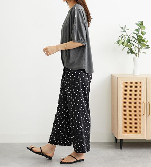 BELLUNA（ベルーナ）の「肩ボタンデザイン裾タックプルオーバー（カットソー）」｜詳細画像