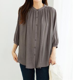 BELLUNA（ベルーナ）の「スラブ素材ギャザーデザインブラウス（ブラウス）」｜チャコール