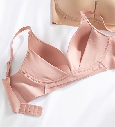 LAVIENNE（ラヴィエンヌ）の「ミセスのためのシームレスブラ（ブラジャー）」
