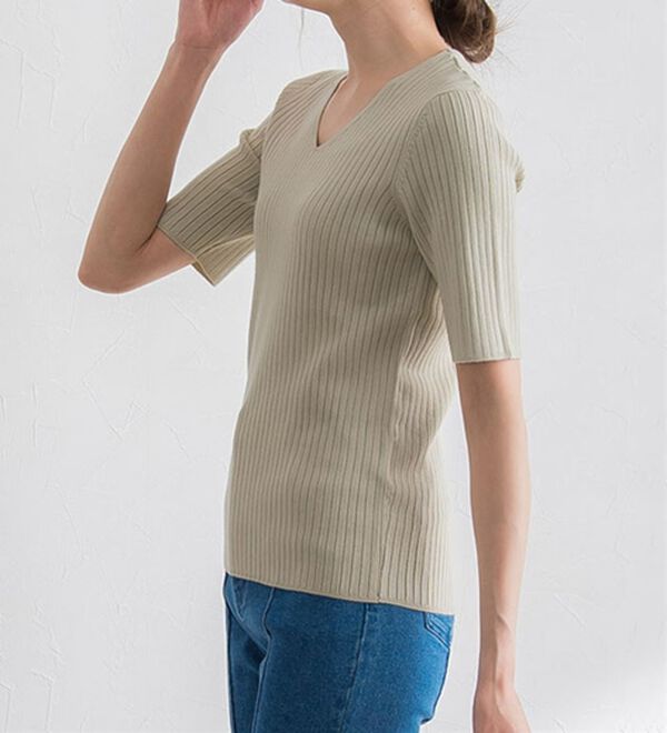 Pierrot（ピエロ）の「【洗濯機で洗える】ネックが選べるシルクタッチ半袖リブニット（ニット・セーター）」｜詳細画像