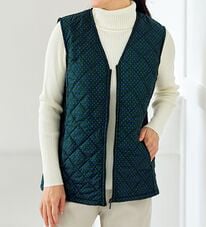 BELLUNA（ベルーナ）の「【マジ軽ウォーム】蓄熱保温キルトベスト（ポーチ付）（ベスト）」