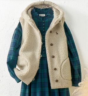 BELLUNA（ベルーナ）の「＜＆ｃｏｃｏｃｈｉ＞ふんわりあったかフードボアベスト（ベスト）」｜アイボリー