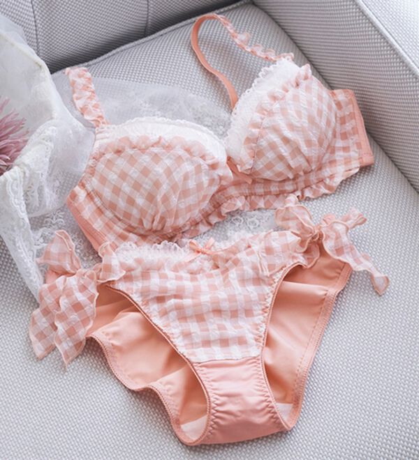 YU'NOW（ユナウ）の「ぷるるん谷間のノンワイヤーブラ＆ショーツ（ブラジャー＆ショーツセット）」｜ピンク系その他