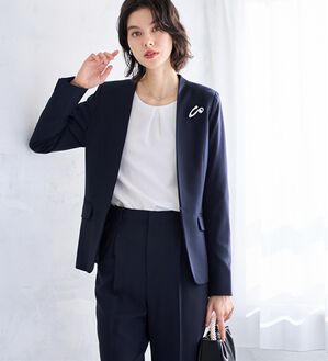 GeeRA（ジーラ）の「【2点セット】選べるボトム！洗えて型くずれしないノーカラージャケットパンツスーツセット（パンツスーツ）」｜テーパードパンツ/ネイビー