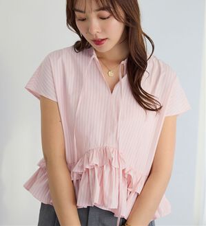 alotta（アロッタ）の「裾ティアードキーネックブラウス（ブラウス）」｜ピンク系