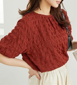 BELLUNA（ベルーナ）の「ポコポコ素材裾ドロストプルオーバー（カットソー）」｜テラコッタ