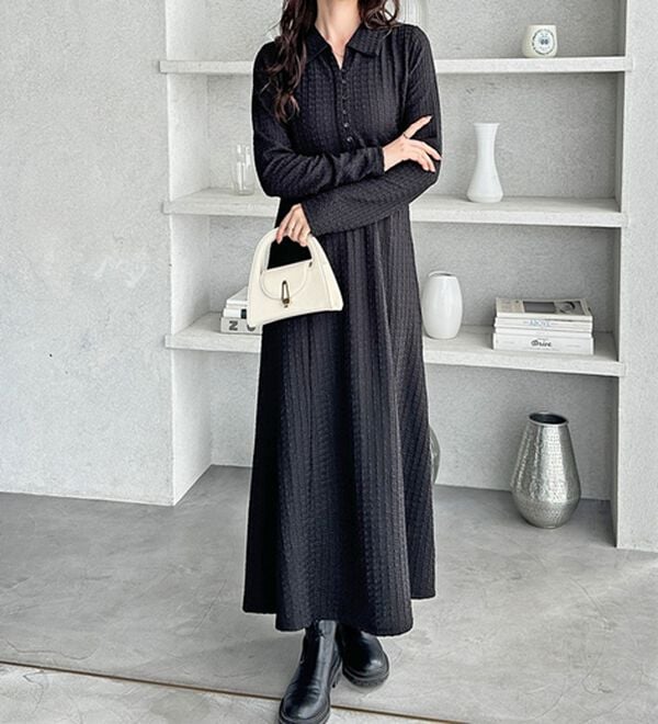 GeeRA（ジーラ）の「ポロ衿表面感素材マーメイドワンピース（カットソーワンピース）」｜ブラック