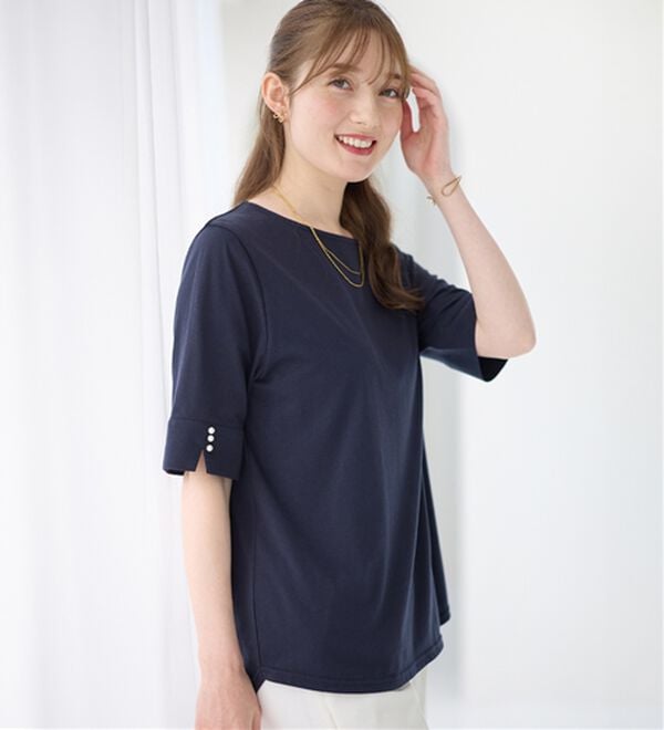 alotta（アロッタ）の「【選べる袖丈】柔らか綿混素材パール調ボタンＴシャツ（カットソー）」｜詳細画像