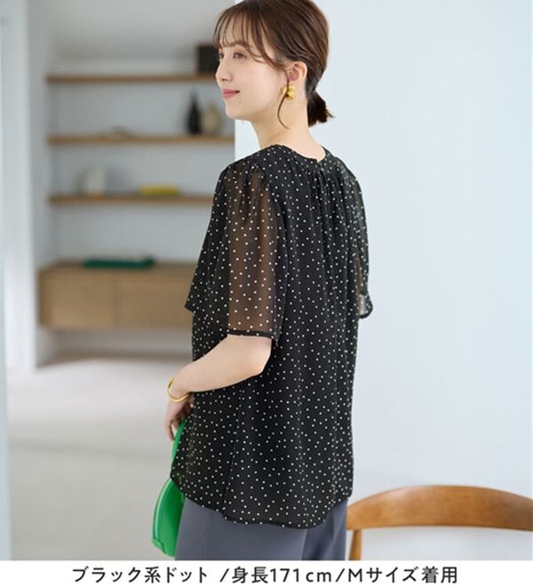 Viola e Viola（ヴィオラ エ ヴィオラ）の「【仕事も！日常も！】カットソー裏地付ギャザーデザインブラウス（ブラウス）」｜詳細画像