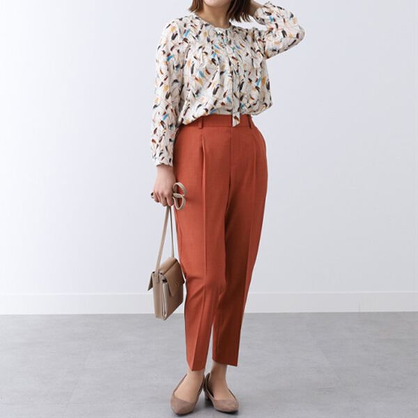 BELLUNA（ベルーナ）の「タック使いボウタイプリントブラウス（ブラウス）」｜詳細画像