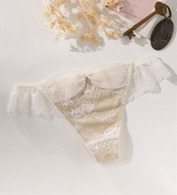 YU'NOW（ユナウ）の「【Ｔバック】メルティーショーツ（ショーツ）」｜ホワイト