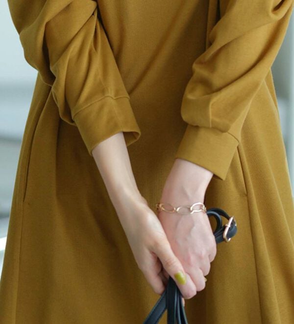 BELLUNA（ベルーナ）の「【吸湿発熱】ポンチ素材チュニックワンピース（チュニックワンピース）」｜詳細画像