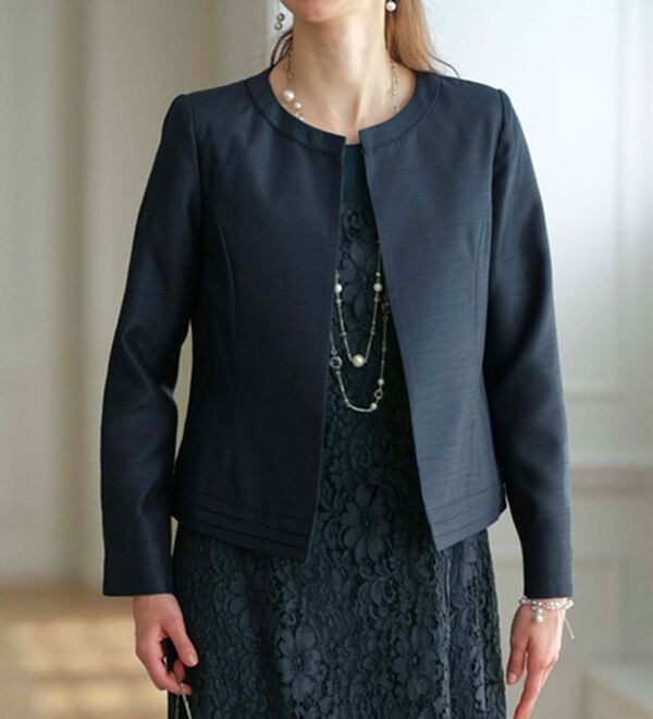 BELLUNA（ベルーナ）の「シャンタン素材ノーカラージャケットレースワンピースアンサンブル（ワンピースセットスーツ）」｜詳細画像