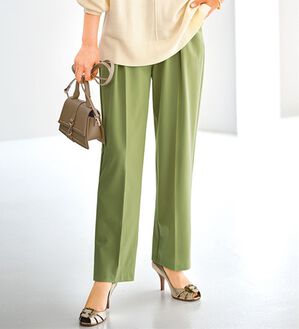 BELLUNA（ベルーナ）の「ボタン使いウエスト調節テーパードパンツ（テーパードパンツ）」｜グリーン