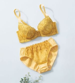 LAVIENNE（ラヴィエンヌ）の「大人のプチプラブラ＆ショーツ（ブラジャー＆ショーツセット）」｜マスタード蔦刺しゅう