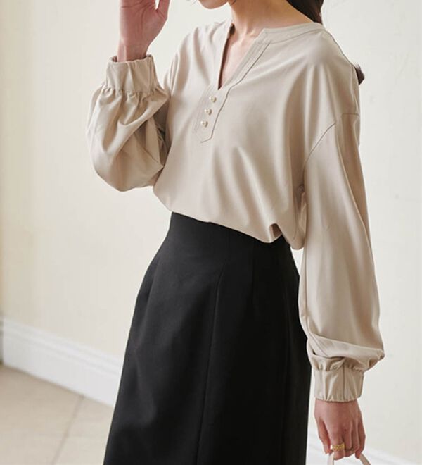 RANAN（ラナン）の「3つの機能付！パール調ボタン付スキッパーブラウス（ブラウス）」｜詳細画像