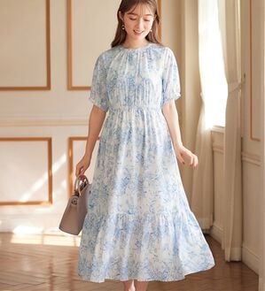 alotta（アロッタ）の「線画タッチ花柄ギャザー切替ワンピース（プリントワンピース）」｜ブルー