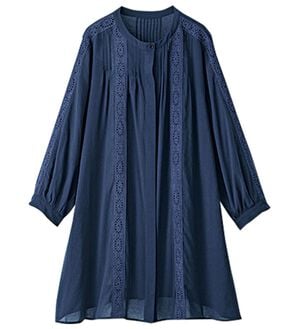 BELLUNA（ベルーナ）の「シアー素材マーガレットレース使いチュニック（チュニック）」｜ネイビー