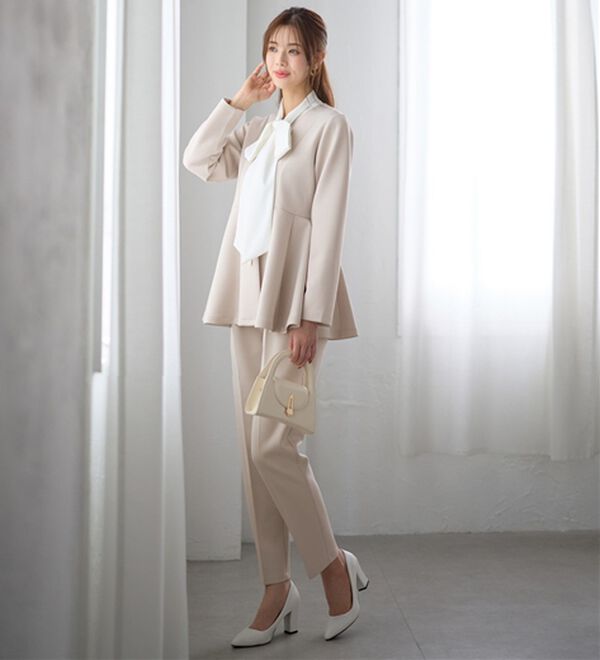 GeeRA（ジーラ）の「【２点セット】ペプラムジャケットテーパードパンツセットアップスーツ（パンツスーツ）」｜詳細画像