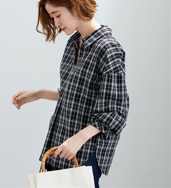 BELLUNA（ベルーナ）の「袖タックデザインスキッパーシャツ（ブラウス）」｜詳細画像