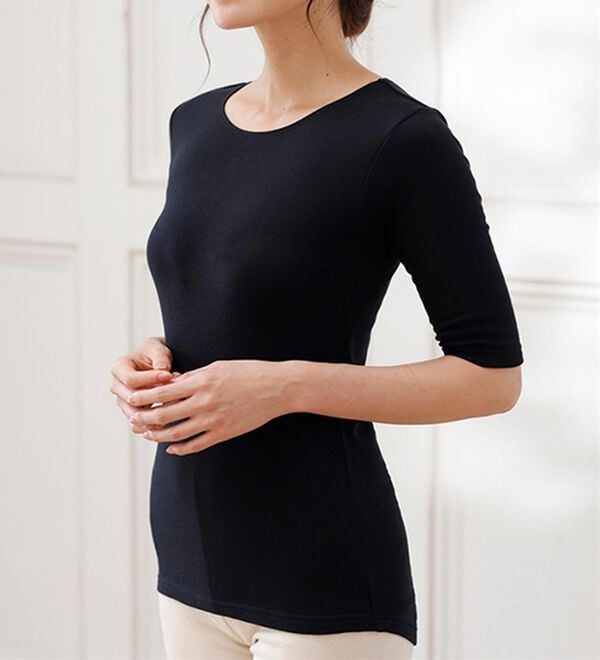 LAVIENNE（ラヴィエンヌ）の「【医師オススメ】綿１００％吸湿発熱あったかインナー　クルーネック５分袖（肌着・インナーウェア）」｜詳細画像