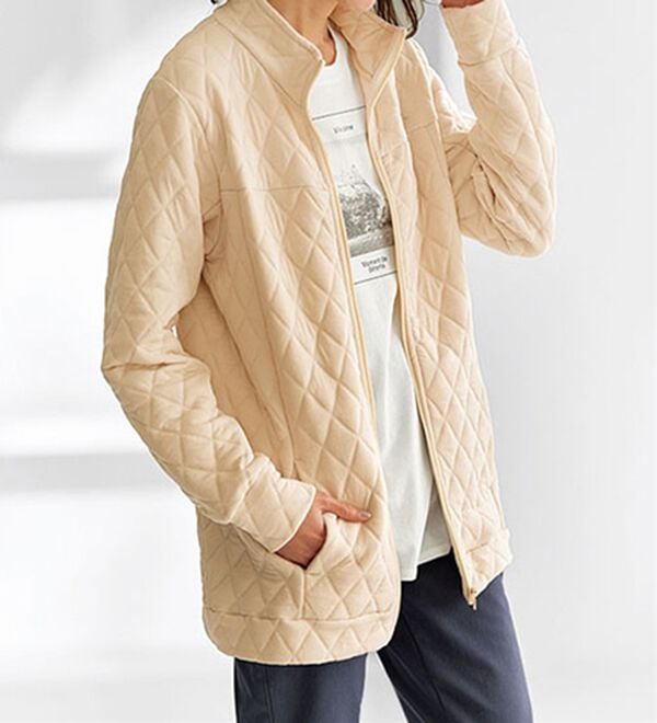 BELLUNA（ベルーナ）の「＜ＥＬＬＥ　Ａｃｔｉｖｅ＞ダイヤ柄ジャカードキルトブルゾン（ブルゾン）」｜アイボリー