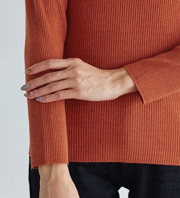 Pierrot（ピエロ）の「肌触りなめらかリブタートルネックニット（ニット・セーター）」｜詳細画像