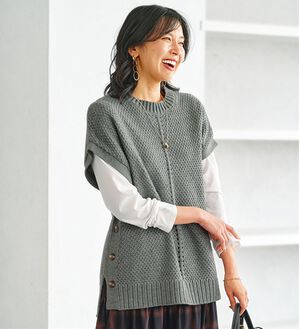 BELLUNA（ベルーナ）の「ボタン使いゆったりニットベスト（ベスト）」｜杢グレー