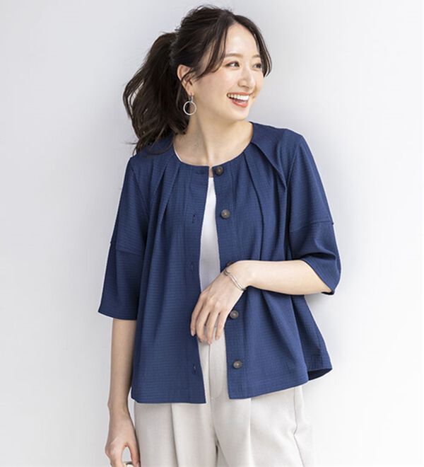 BELLUNA（ベルーナ）の「夏のお出かけに欠かせない！サッカー素材タック使いジャケット（シャツ）」｜詳細画像