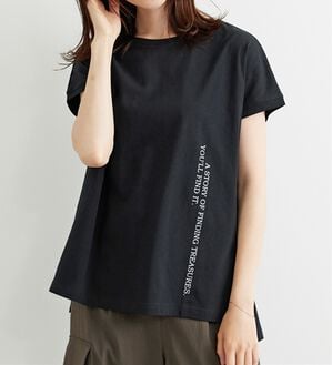 BELLUNA（ベルーナ）の「ラメプリント縦ロゴゆったりプルオーバー（カットソー）」｜黒